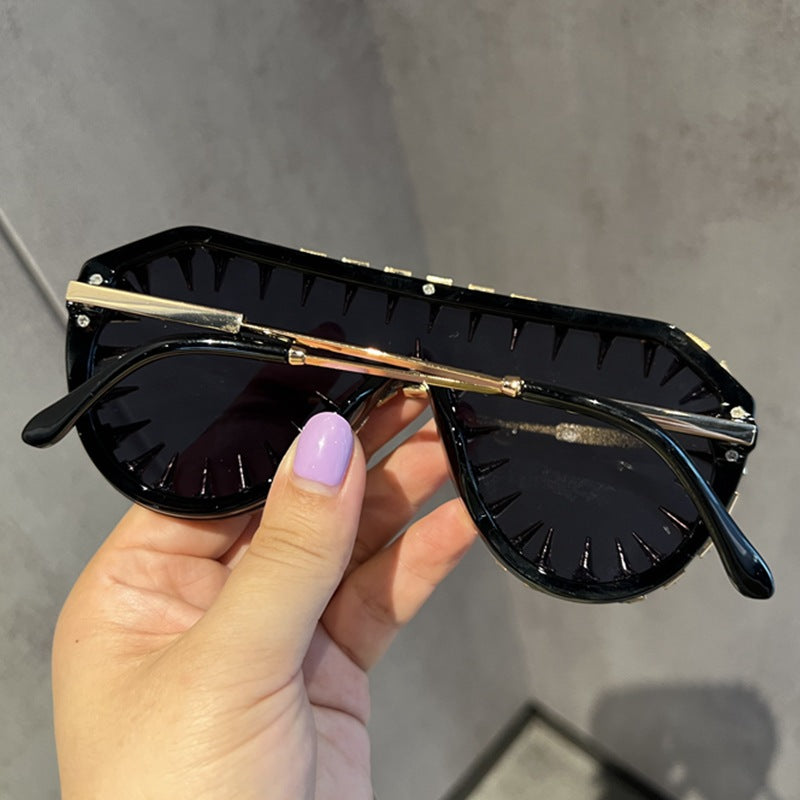 Trendy One-Piece Sunglasses for Women and Men
