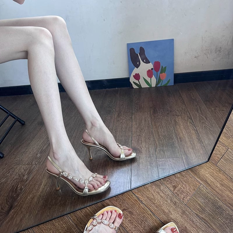 Round-toe low-heeled high heels