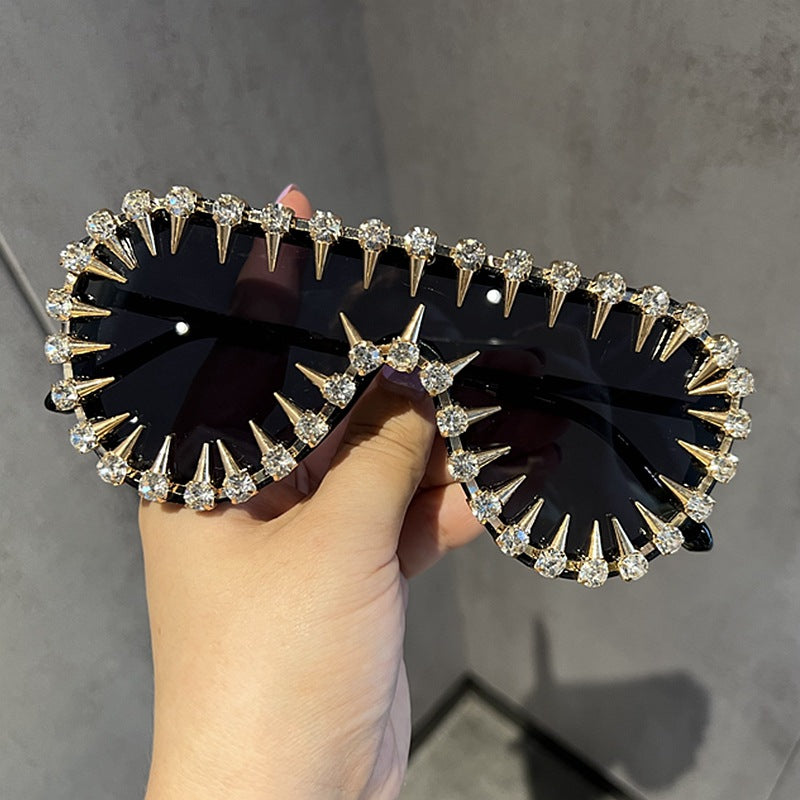 Trendy One-Piece Sunglasses for Women and Men
