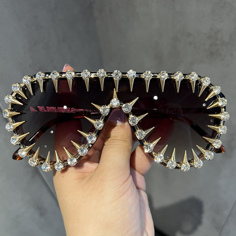Trendy One-Piece Sunglasses for Women and Men